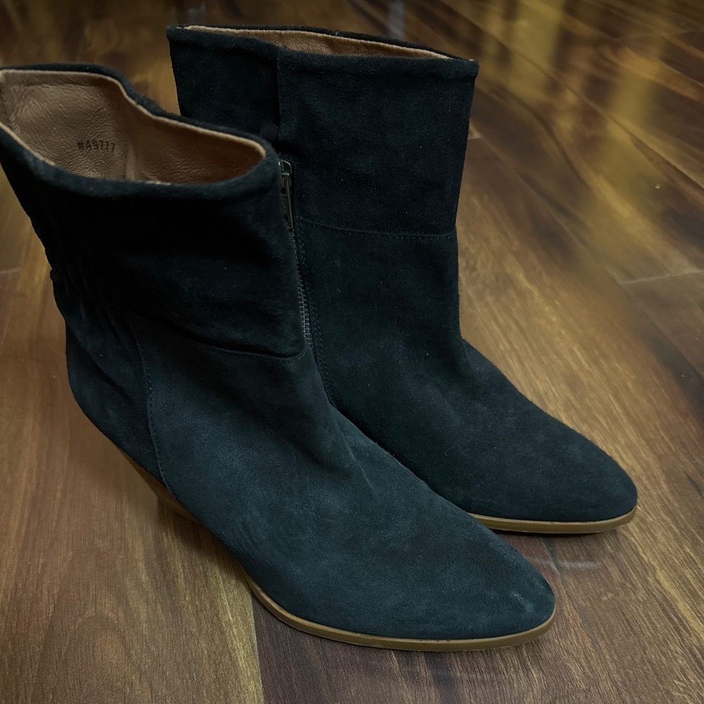 GARNET HILL Suede Black Boots Size 8